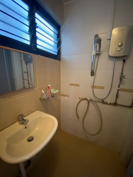 120 Marsiling Rise, 120 Marsiling Rise, Room Rental, 120 sqft, HDB Flat For Rent, by Jude L., 500057990 - Bathroom - PropertyGuru.com.sg
