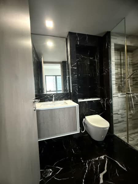 J Gateway, 2 Gateway Drive, 3 Bedrooms, 969 sqft, Condominium For Rent, by Linda Lee SG, 500057993 - Bathroom - PropertyGuru.com.sg