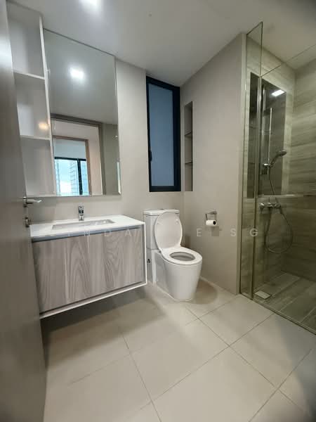 J Gateway, 2 Gateway Drive, 3 Bedrooms, 969 sqft, Condominium For Rent, by Linda Lee SG, 500057993 - Bathroom - PropertyGuru.com.sg