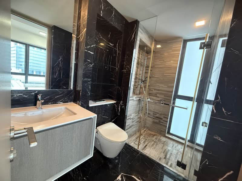 J Gateway, 2 Gateway Drive, 3 Bedrooms, 969 sqft, Condominium For Rent, by Linda Lee SG, 500057993 - Bathroom - PropertyGuru.com.sg