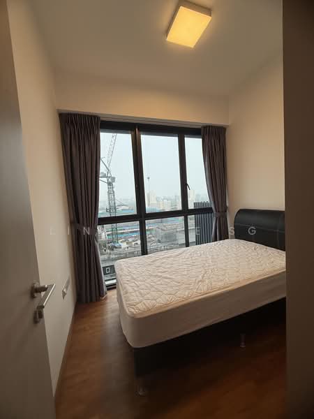 J Gateway, 2 Gateway Drive, 3 Bedrooms, 969 sqft, Condominium For Rent, by Linda Lee SG, 500057993 - Bedroom - PropertyGuru.com.sg