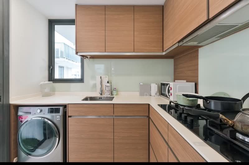 Coco Palms Condominium For Sale at S$ 1,650,000 | PropertyGuru Singapore - Kitchen