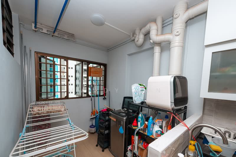 538 Jelapang Road HDB Flat For Sale at S$ 615,888 | PropertyGuru Singapore - Service yard
