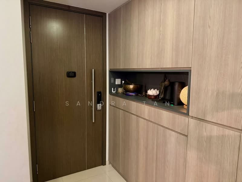 Riverbank at Fernvale, Sengkang West Way/Fernvale, 3 Bedrooms, 1,055 sqft, Condominium For Sale, by Sandra Tan, 500058034 - Entrance with built in wardrobe  - PropertyGuru.com.sg