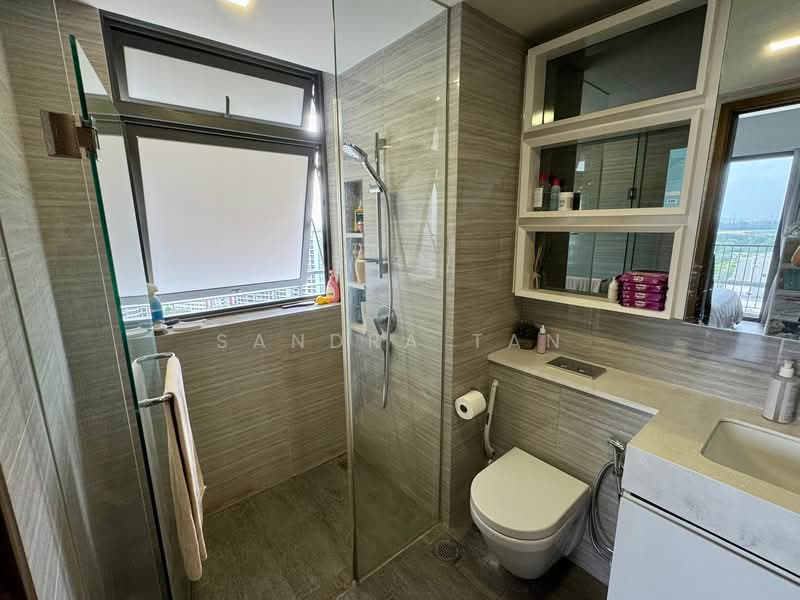 Riverbank at Fernvale, Sengkang West Way/Fernvale, 3 Bedrooms, 1,055 sqft, Condominium For Sale, by Sandra Tan, 500058034 - Bathroom - PropertyGuru.com.sg
