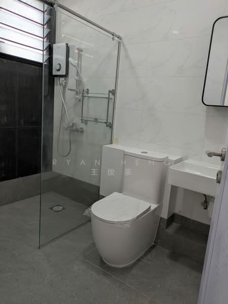 Just Listed | 1km to Tao Nan School | Recently Renovated 2-Sty Modern Family Home, 1km to Tao Nan, 4 Bedrooms, 2,300 sqft, Terraced House For Rent, by Ryan Heng 王俊荣, 500058039 - Common Bathroom - PropertyGuru.com.sg