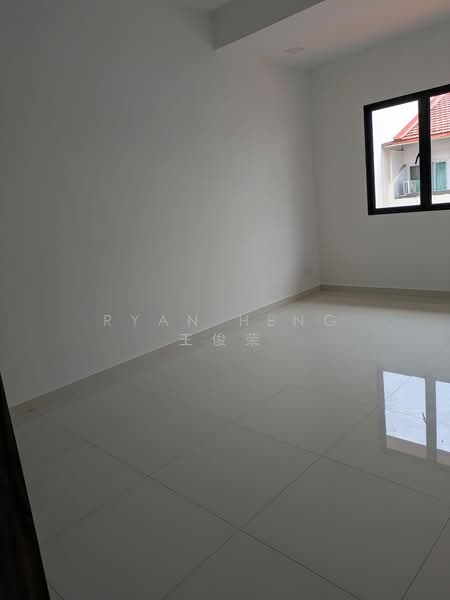 Just Listed | 1km to Tao Nan School | Recently Renovated 2-Sty Modern Family Home, 1km to Tao Nan, 4 Bedrooms, 2,300 sqft, Terraced House For Rent, by Ryan Heng 王俊荣, 500058039 - Common Bedroom 1 - PropertyGuru.com.sg