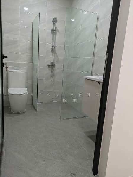 Just Listed | 1km to Tao Nan School | Recently Renovated 2-Sty Modern Family Home, 1km to Tao Nan, 4 Bedrooms, 2,300 sqft, Terraced House For Rent, by Ryan Heng 王俊荣, 500058039 - Master Ensuite - PropertyGuru.com.sg