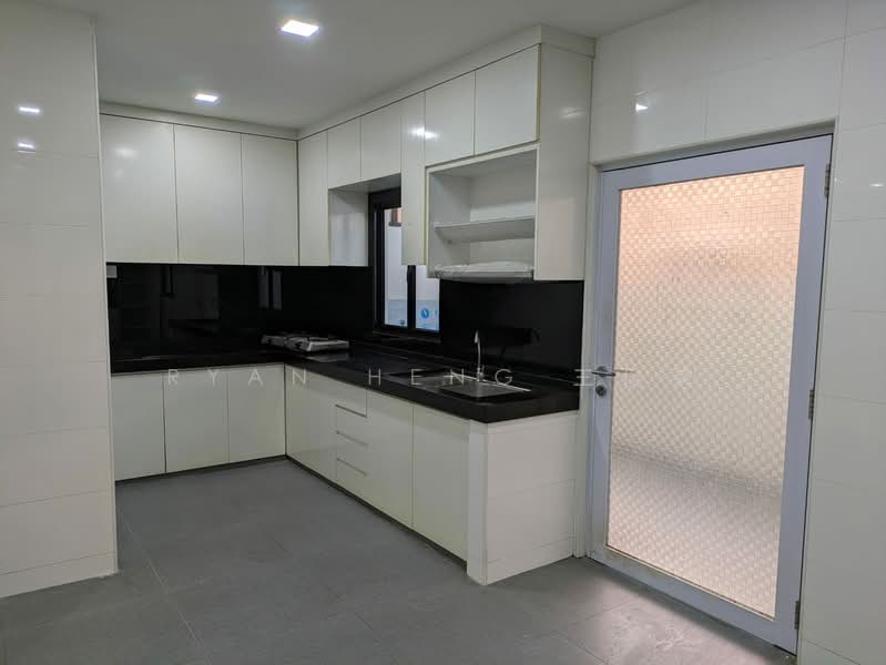 Open House | 1km to Tao Nan School | Recently Renovated 2-Sty Modern Family Home, 1km to Tao Nan, 4 Bedrooms, 2,400 sqft, Terraced House For Rent, by Ryan Heng, 500058039 - Kitchen - PropertyGuru.com.sg
