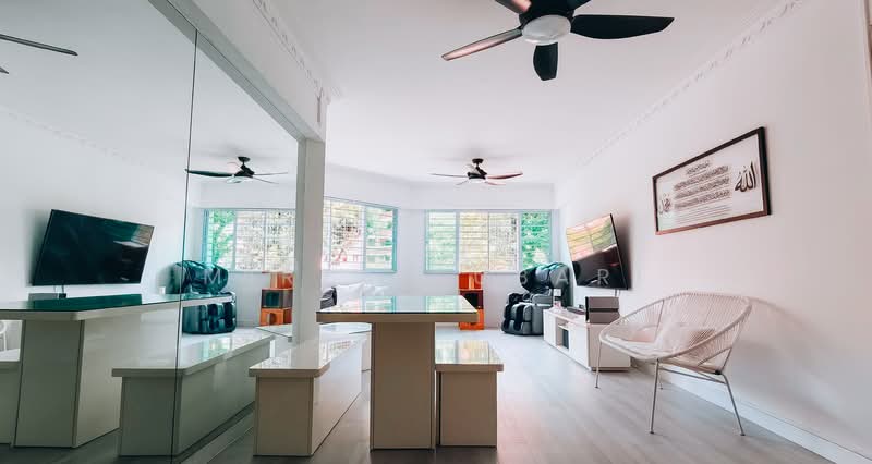 487B Tampines Street 45 HDB Flat For Sale at S$ 600,000 | PropertyGuru Singapore - Living Room