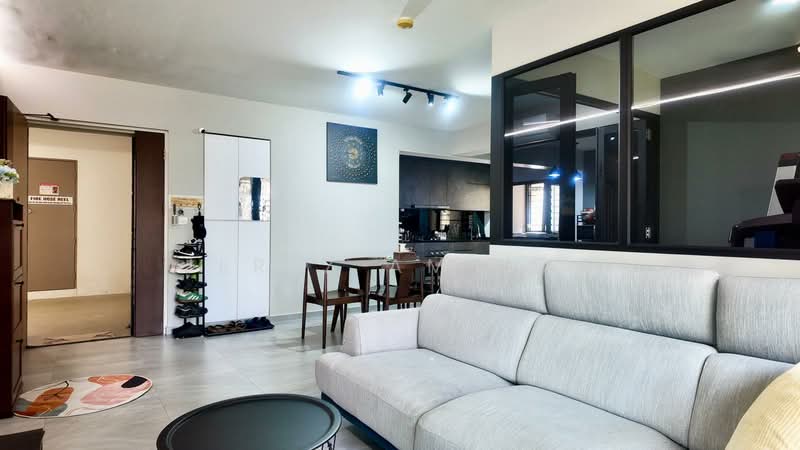 463A Bukit Batok Street 41 HDB Flat For Sale at S$ 780,000 | PropertyGuru Singapore - Living Room