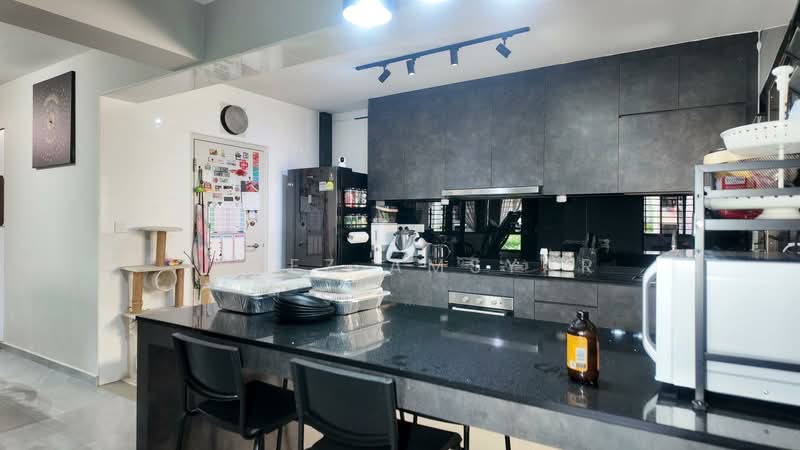 463A Bukit Batok Street 41 HDB Flat For Sale at S$ 780,000 | PropertyGuru Singapore - Kitchen