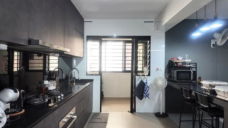 463A Bukit Batok Street 41 HDB Flat For Sale at S$ 780,000 | PropertyGuru Singapore - Kitchen