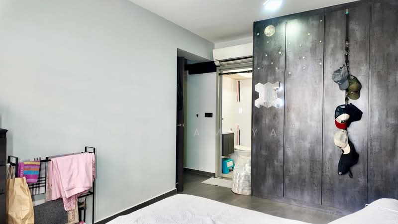 463A Bukit Batok Street 41 HDB Flat For Sale at S$ 780,000 | PropertyGuru Singapore - Master Bedroom