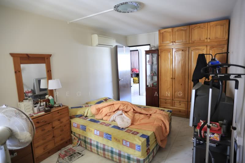 122 Bedok Reservoir Road HDB Flat For Sale at S$ 688,000 | PropertyGuru Singapore - Bedroom