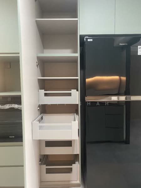 Neptune Court, 1 Marine Vista, 4 Bedrooms, 1,636 sqft, Apartment For Rent, by Swati Shah, 500058060 - Kitchen - PropertyGuru.com.sg