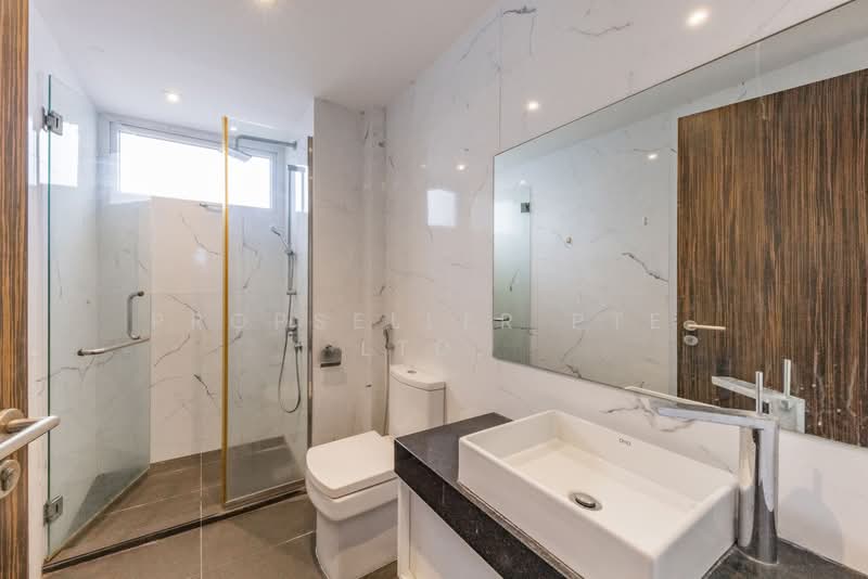 Suites @ Topaz Condominium For Sale at S$ 1,488,000 | PropertyGuru Singapore - Bathroom