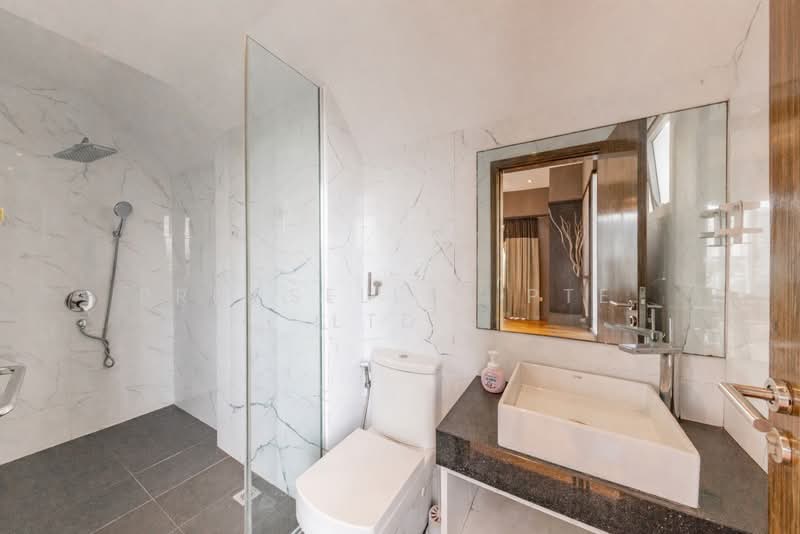 Suites @ Topaz Condominium For Sale at S$ 1,488,000 | PropertyGuru Singapore - Bathroom