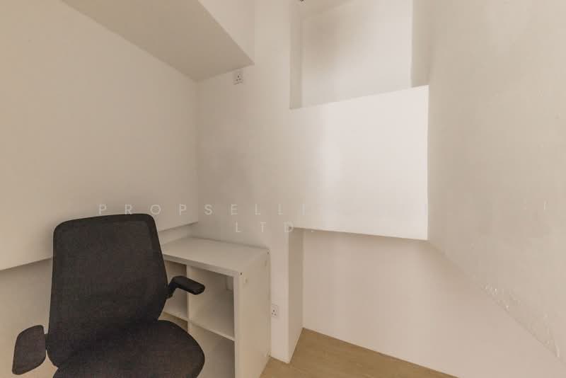 Suites @ Topaz Condominium For Sale at S$ 1,488,000 | PropertyGuru Singapore - Study