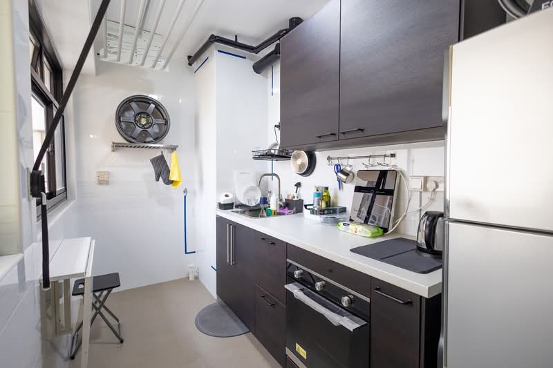 467C Bukit Batok West Avenue 9 HDB Flat For Sale at S$ 415,000 | PropertyGuru Singapore - Kitchen