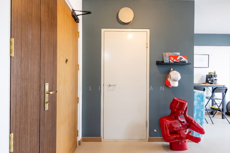 467C Bukit Batok West Avenue 9 HDB Flat For Sale at S$ 415,000 | PropertyGuru Singapore - Entrance