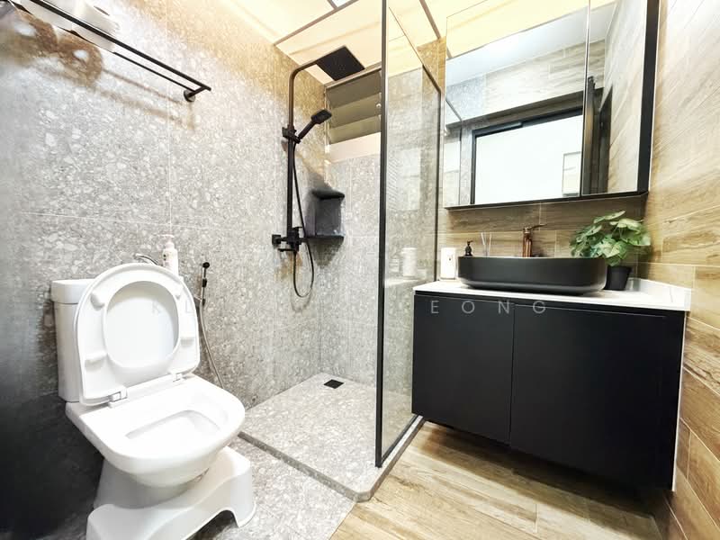 228B Ang Mo Kio Street 23 HDB Flat For Sale at S$ 918,000 | PropertyGuru Singapore - Bathroom