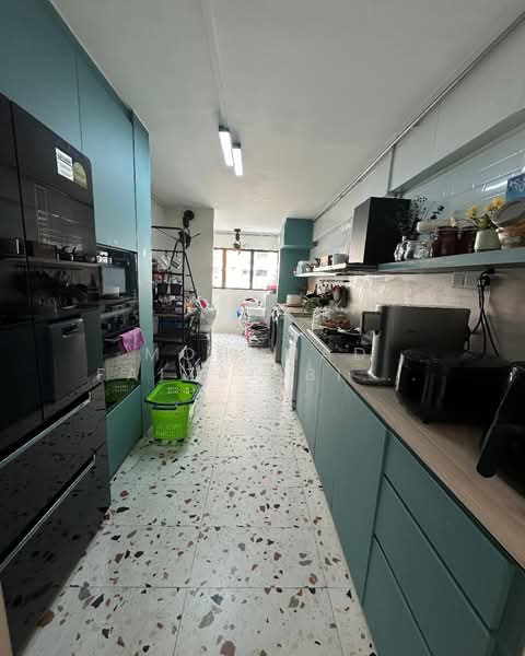 329 Yishun Ring Road HDB Flat For Sale at S$ 500,000 | PropertyGuru Singapore - Kitchen