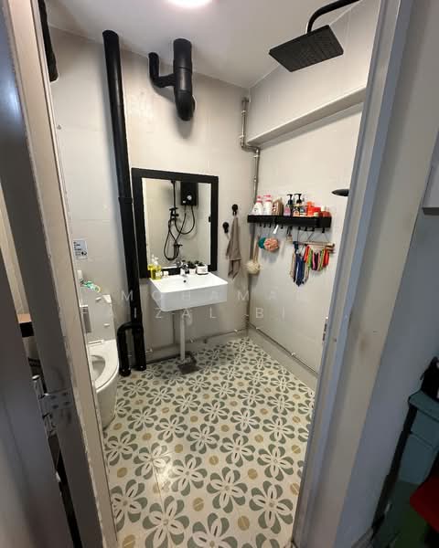 329 Yishun Ring Road HDB Flat For Sale at S$ 500,000 | PropertyGuru Singapore - Bathroom