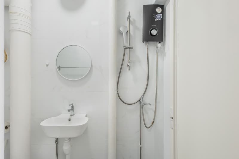 108 Jalan Rajah HDB Flat For Sale at S$ 1,188,000 | PropertyGuru Singapore - Bathroom