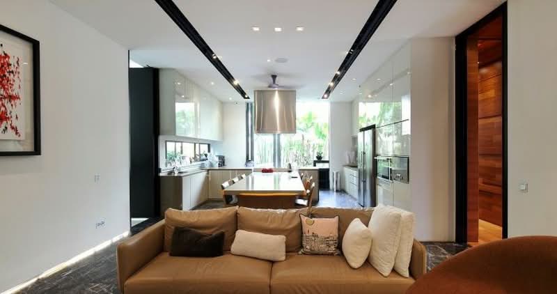 Bukit Timah Rare Hilltop GCB-Style Bungalow 10,480 sqft land, oriole crescent, 5 Bedrooms, 12,000 sqft, Bungalow House For Sale, by Hu Yan, 500058083 - Living Room - PropertyGuru.com.sg