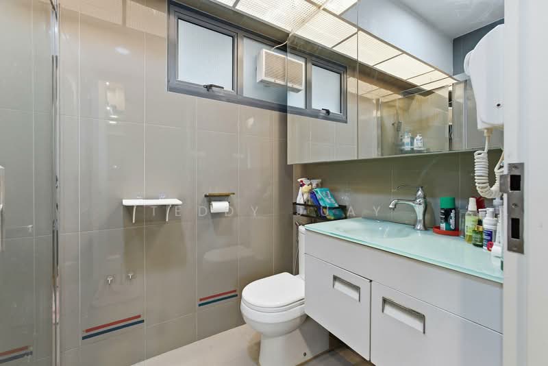 308C Punggol Walk HDB Flat For Sale at S$ 750,000 | PropertyGuru Singapore - Bathroom