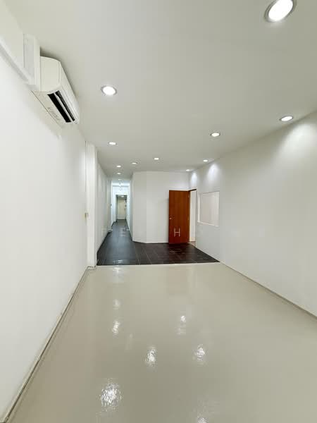 Golden Wall Flatted Factory, 2 Jalan Rajah, 1,420 sqft, Factory / Workshop (B2) For Sale, by Jasper Ho 何潔, 500058104 - Interior - CommercialGuru.com.sg