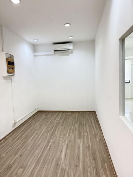 Golden Wall Flatted Factory, 2 Jalan Rajah, 1,420 sqft, Factory / Workshop (B2) For Sale, by Jasper Ho 何潔, 500058104 - Interior - CommercialGuru.com.sg