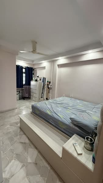 341 Tampines Street 33 HDB Flat For Sale at S$ 680,000 | PropertyGuru Singapore - Master Bedroom