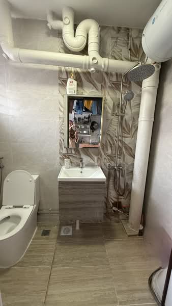 341 Tampines Street 33 HDB Flat For Sale at S$ 680,000 | PropertyGuru Singapore - Bathroom