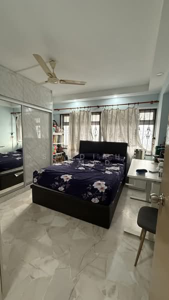 341 Tampines Street 33 HDB Flat For Sale at S$ 680,000 | PropertyGuru Singapore - Master Bedroom