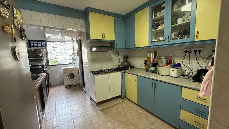 341 Tampines Street 33 HDB Flat For Sale at S$ 680,000 | PropertyGuru Singapore - Kitchen