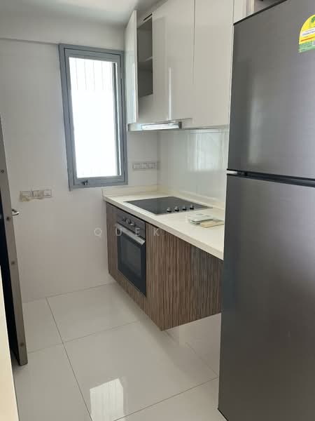 Trevista Condominium For Sale at S$ 1,880,000 | PropertyGuru Singapore - Kitchen