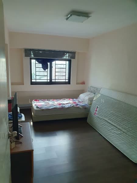 273B Jurong West Avenue 3 HDB Flat For Sale at S$ 550,000 | PropertyGuru Singapore - Bedroom