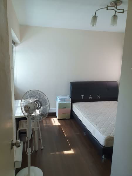 273B Jurong West Avenue 3 HDB Flat For Sale at S$ 550,000 | PropertyGuru Singapore - Bedroom