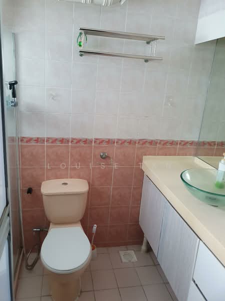 273B Jurong West Avenue 3 HDB Flat For Sale at S$ 550,000 | PropertyGuru Singapore - Bathroom