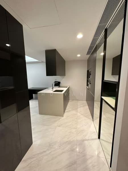 Cairnhill Nine Condominium For Sale at S$ 1,850,000 | PropertyGuru Singapore - Kitchen