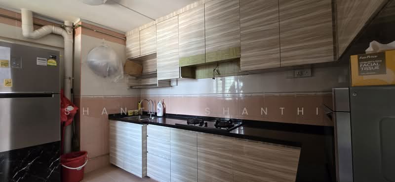 684 Race Course Road HDB Flat For Sale at S$ 900,000 | PropertyGuru Singapore - Kitchen