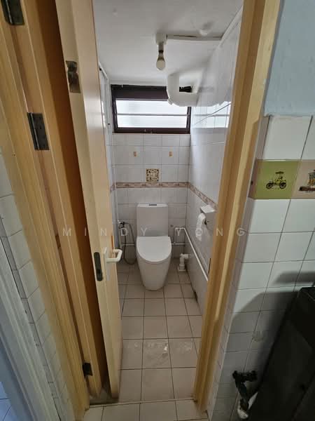 3 Ghim Moh Road HDB Flat For Sale at S$ 410,000 | PropertyGuru Singapore - Bathroom