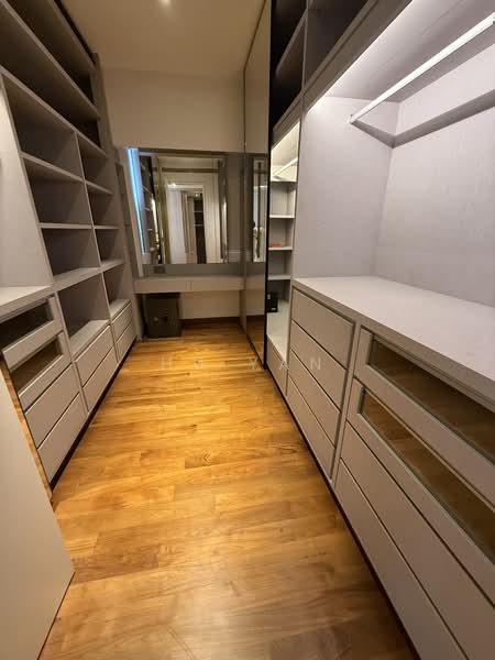 Marina Bay Residences Condominium For Sale at S$ 7,300,000 | PropertyGuru Singapore - Master Bedroom