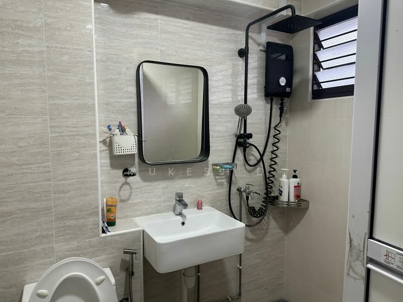 943 Jurong West Street 91 HDB Flat For Sale at S$ 520,000 | PropertyGuru Singapore - Bathroom