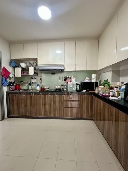 812B Choa Chu Kang Avenue 7 HDB Flat For Sale at S$ 768,000 | PropertyGuru Singapore - Kitchen
