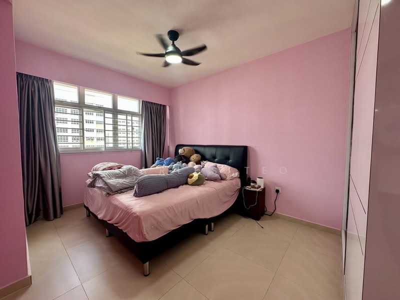 812B Choa Chu Kang Avenue 7 HDB Flat For Sale at S$ 768,000 | PropertyGuru Singapore - Main Bedroom