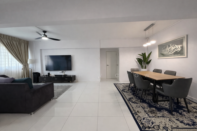 142 Tampines Street 12 HDB Flat For Sale at S$ 800,000 | PropertyGuru Singapore - Living Room