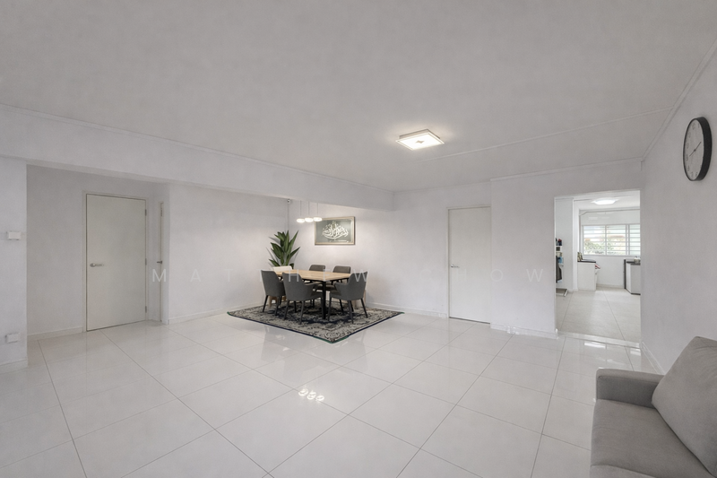 142 Tampines Street 12 HDB Flat For Sale at S$ 800,000 | PropertyGuru Singapore - Living Room